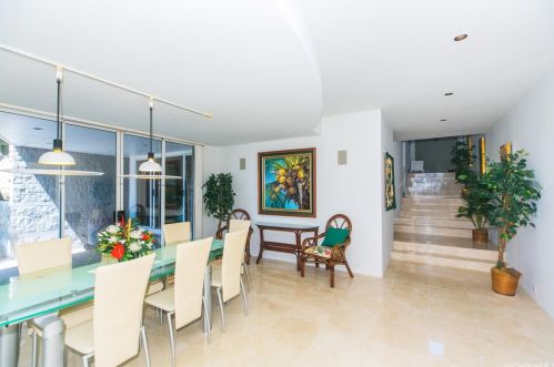 1205 Ikena Cir, Honolulu HI  96821-2561 exterior