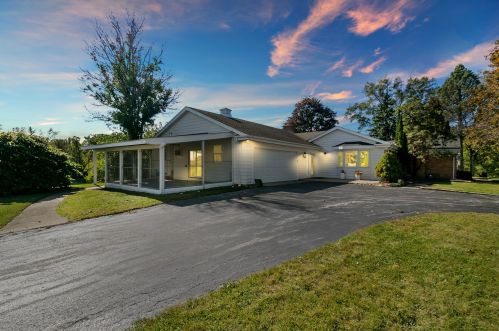 42695 Hunt Club Rd, Antioch, IL 60002-9448