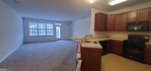 435 Timberlake Dr, Trenton, NJ 08618-1475