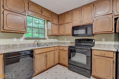 209 Pine St, Stockbridge GA  30281-3881 exterior