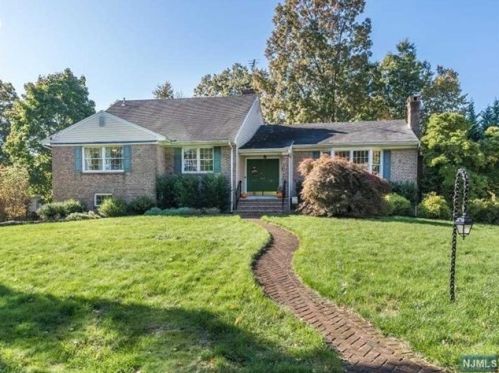 50 Wellesley Rd, Ridgewood, NJ 07452-1239