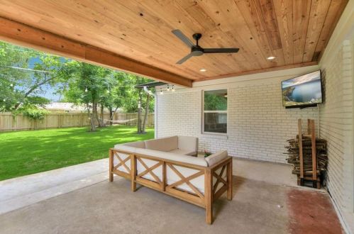 5707 Fairlane Dr, Austin TX  78757-4412 exterior