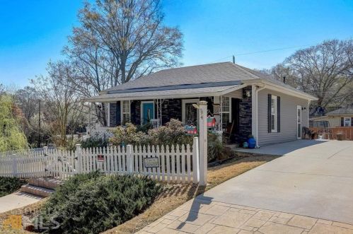 92 Wood St, Newnan, GA 30263-2235