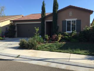 3056 Browning Ave, Clovis, CA 93619-9394