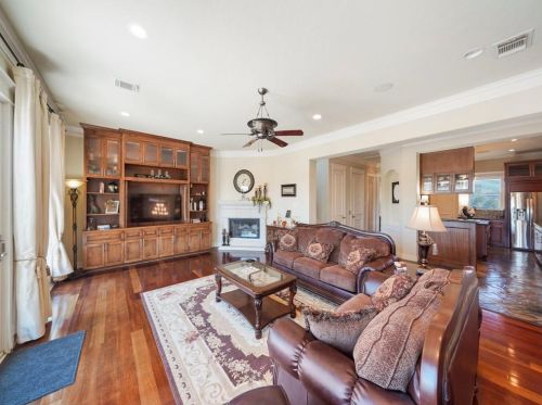 1002 Palm Cove Ct, Galveston, TX 77554-2932