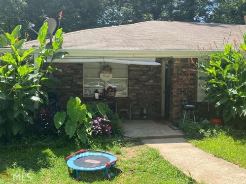 152 Fields Landing Dr, Holly Springs, GA 30114-8542