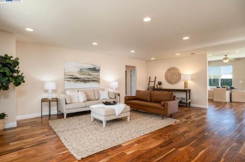 8049 Elgin Ln, Pleasanton, CA 94568-1503