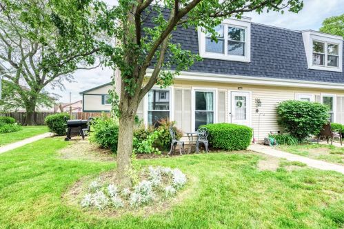 21 Fernwood Dr, Lemont, IL 60440-2918