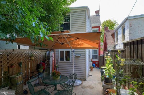 235 Walnut St, Lancaster PA  17602-2341 exterior