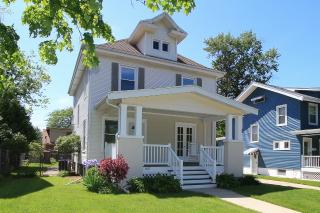 307 Vale St, Bloomington, IL 61701-5658