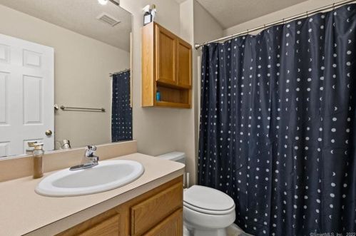 65 Wynd Ter, Middletown CT  06457-8729 exterior