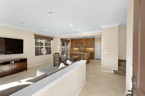 210 Kempton, Irvine CA  92620-2154 exterior