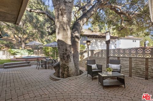 2575 Gardner Pl, Glendale CA  91206-3018 exterior