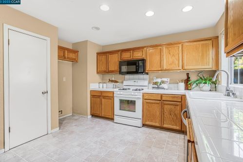131 Pebble Beach Cir, Vacaville, CA 95687-7735