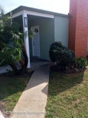 320 Alabama St, Huntington Beach CA  92648-5208 exterior