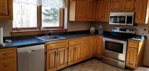 17 Hollow Tree Ln, Upper Stepney, CT 06468-2646