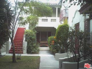1037 Orange Grove Ave, Los Angeles CA  90019-6547 exterior