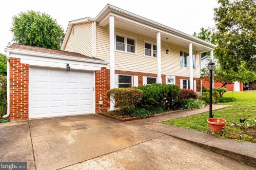 14640 Delano Dr, Woodbridge, VA 22193-1742