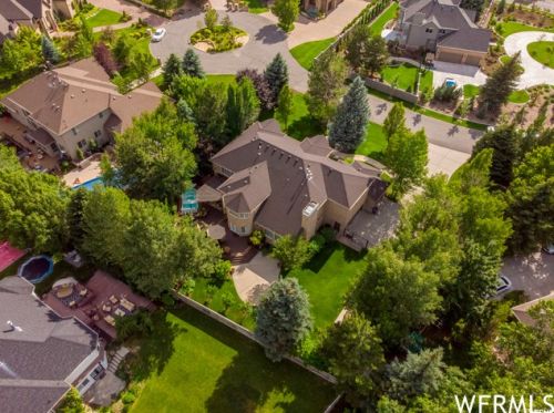 6 Mistywood Ln, Sandy UT 84092-4850 exterior