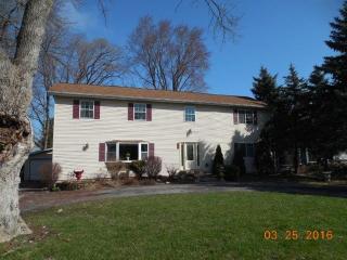 123 83rd St, Willowbrook IL  60527-6124 exterior