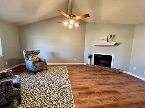 14127 Seton St, Flint, TX 75762-3402