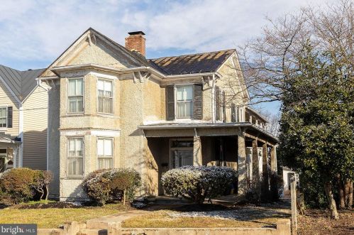 204 Edwards Ferry Rd, Leesburg, VA 20176-2304