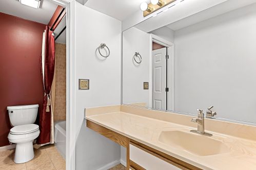 281 Camelot Ln, Carol Stream IL  60188-3617 exterior