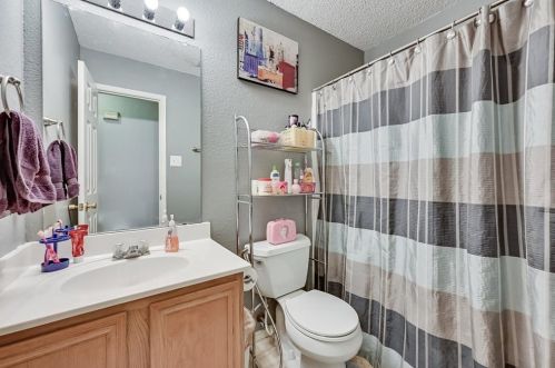 5724 Northfield Dr, Fort Worth TX  76179-3750 exterior