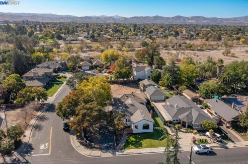 1579 College Ave, Livermore, CA 94550-5627
