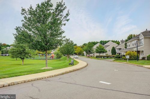 914 Eagles Chase Dr, Trenton NJ  08648-2545 exterior