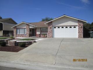 880 Redwood Ln, Lemoore, CA 93245-3744