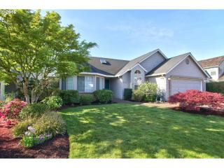 9758 Oaks Ln, Portland, OR 97224-4785