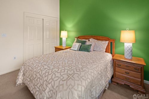 32 Coriander Dr, Princeton NJ  08540-9425 exterior