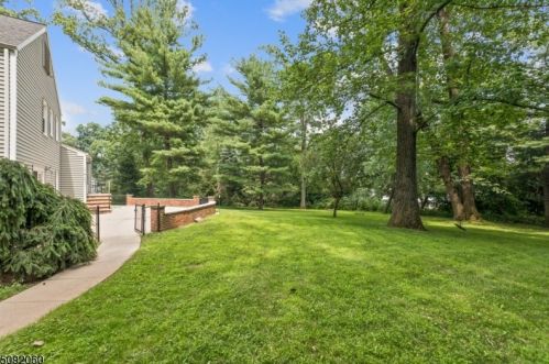 4 Gloucester Pl, Morristown, NJ 07960-2637