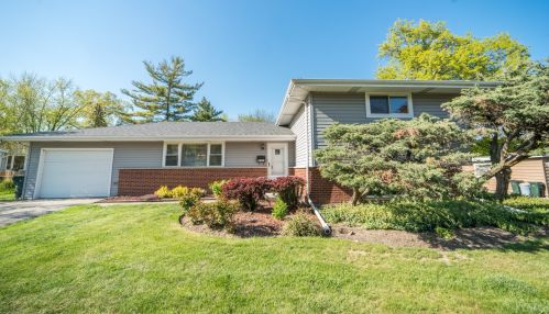 3234 Bellwood Ln, Glenview, IL 60026-1570