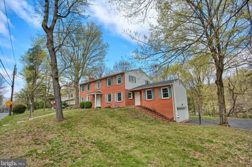 1024 Eric Dr, Harrisburg, PA 17110-2807