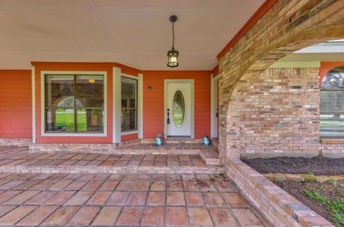 2029 Pond Shore Dr, Angleton TX 77515-7483 exterior