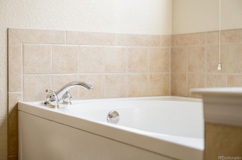 8136 Algonquian Cir, Aurora CO 80016-7018 exterior