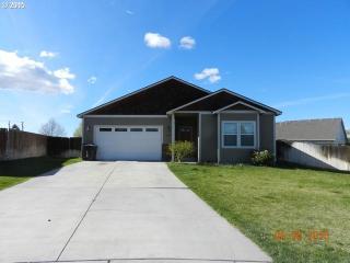 1036 Larkin Ct, Hermiston, OR 97838-2498