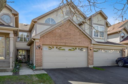 135 Old Oak Ct, Buffalo Grove, IL 60089-3600