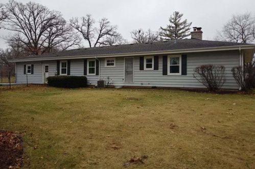 4709 Wild Cherry Rd, Bull Valley, IL 60012-3262