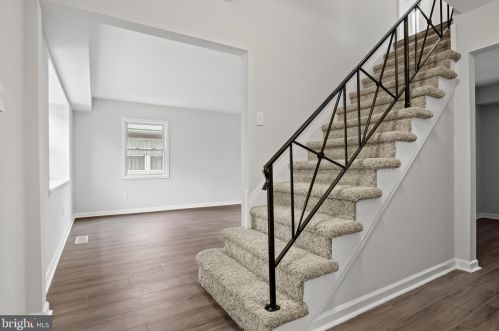 11 Garland Ln, Willingboro, NJ 08046-3011