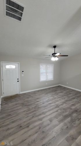 3260 Creekwood Dr, Rex GA  30273-2121 exterior