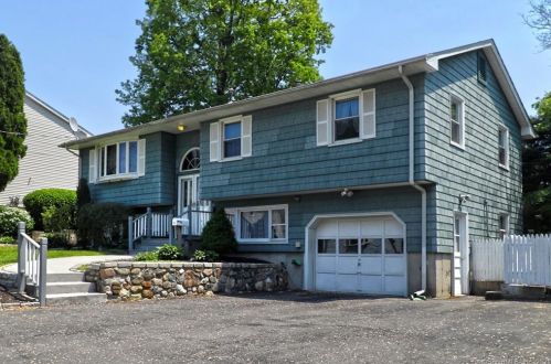 11 Dayton St, Milford, CT 06461-4000