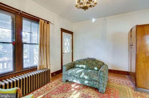 9011 Colesville Rd, Silver Spring MD 20910-1653 exterior