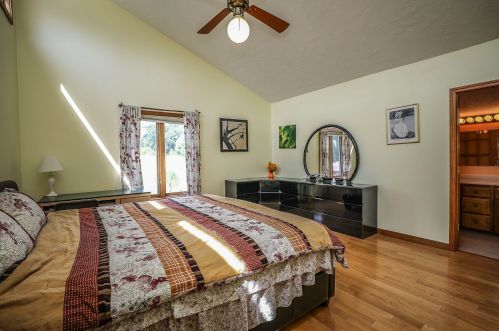 2 Springvale Dr, Hollis, NH 03049-6013