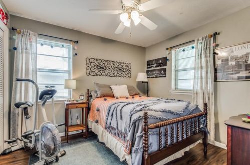 2119 Royal Oaks Dr, Irving TX 75060-5130 exterior