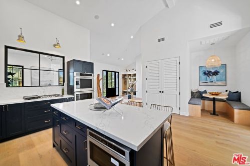 4849 Stern Ave, Van Nuys CA  91423-1923 exterior