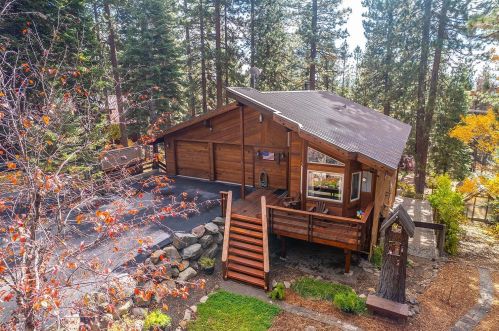 12095 Rainbow Dr, Truckee CA  96161-2732 exterior