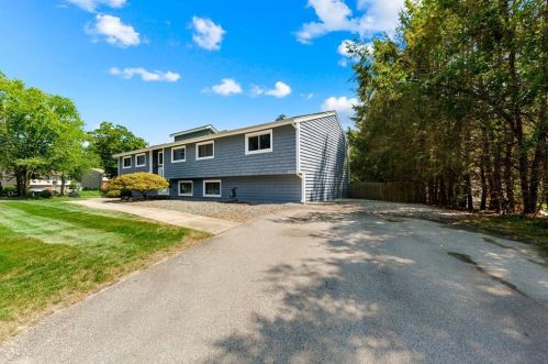 49 Roger Williams Dr, Providence, RI 02919-1011